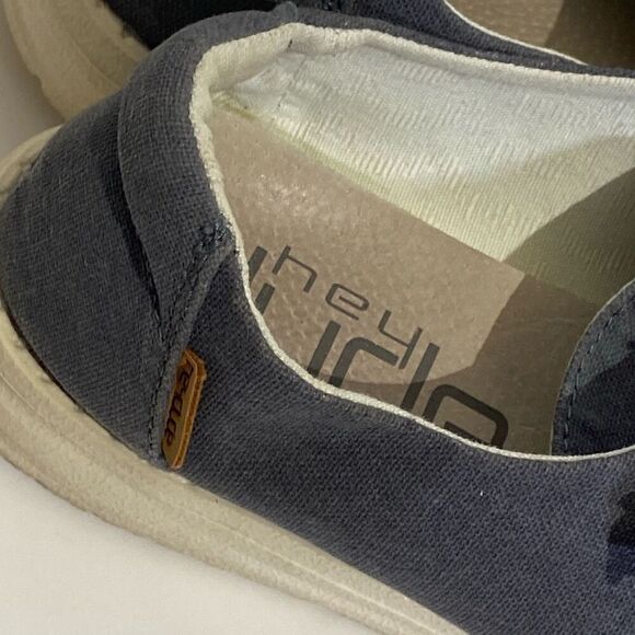 Hey Dude Women's Navy White Chambray Lightweight Slip On Wendy Loafers Size 7 - Picture 3 of 13